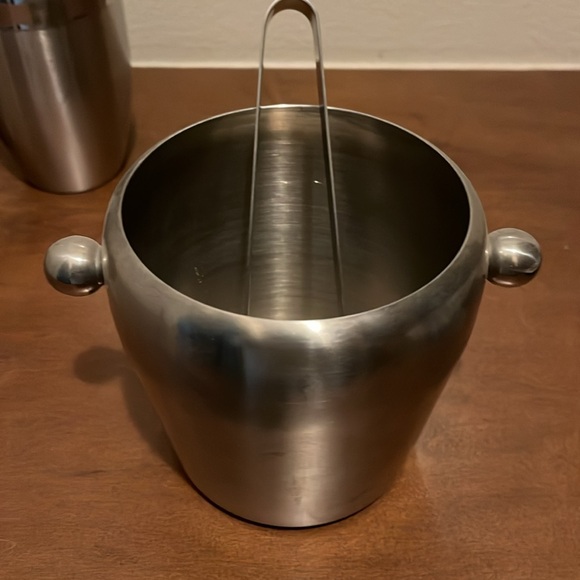 Stainless Steel Shakers & Icebucket - Picture 3 of 5